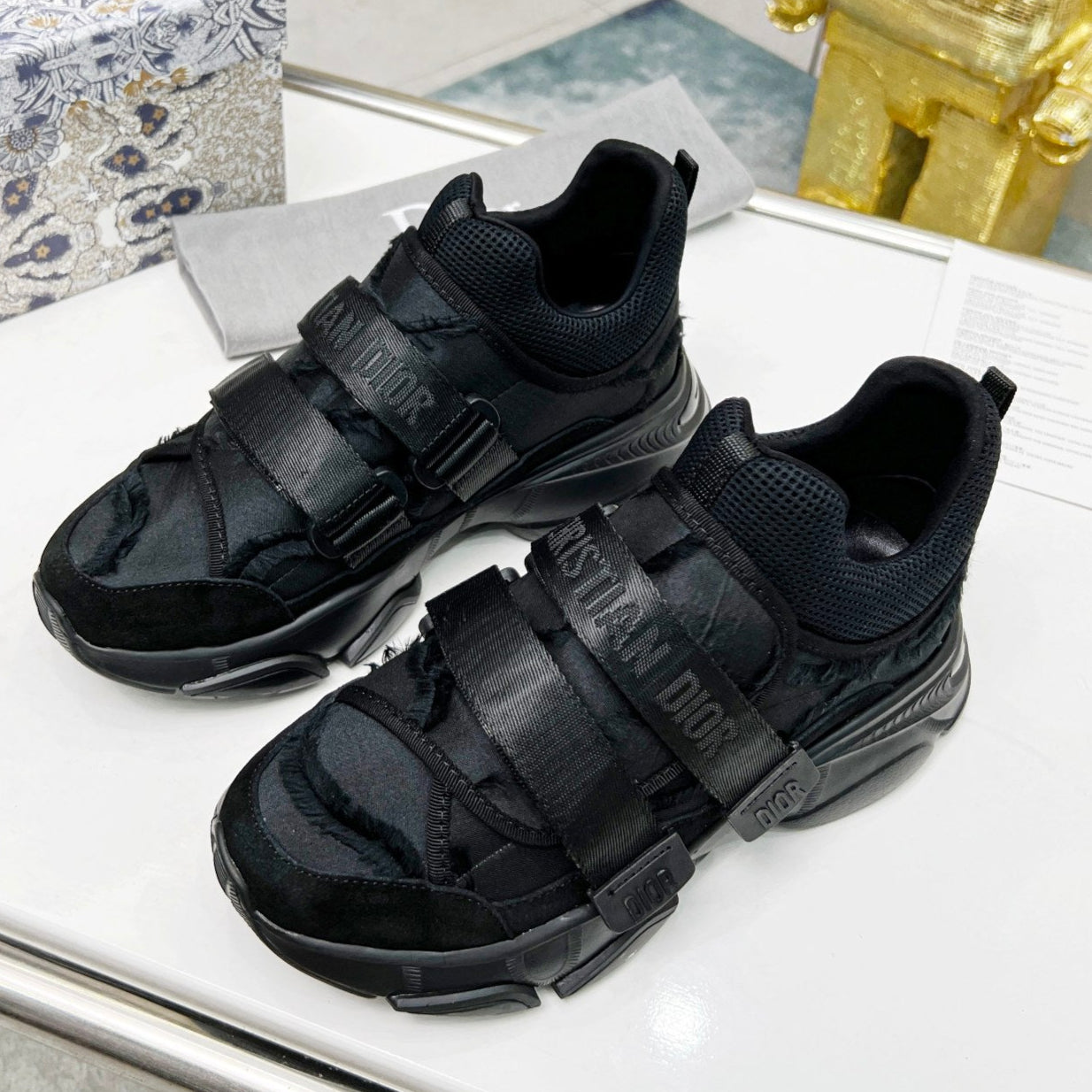 D-Sneakers