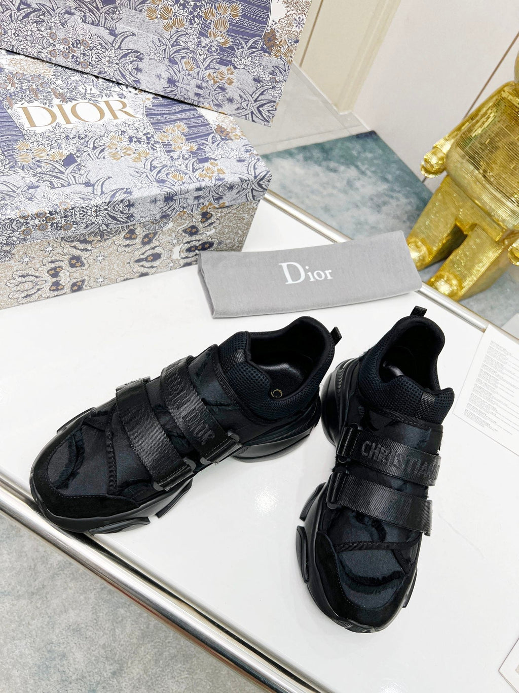 D-Sneakers