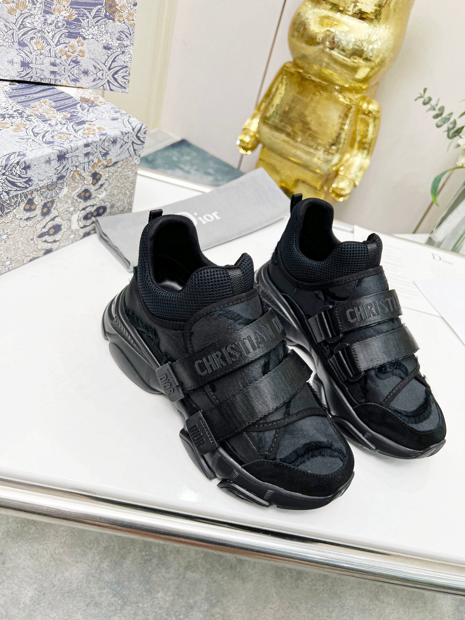 D-Sneakers