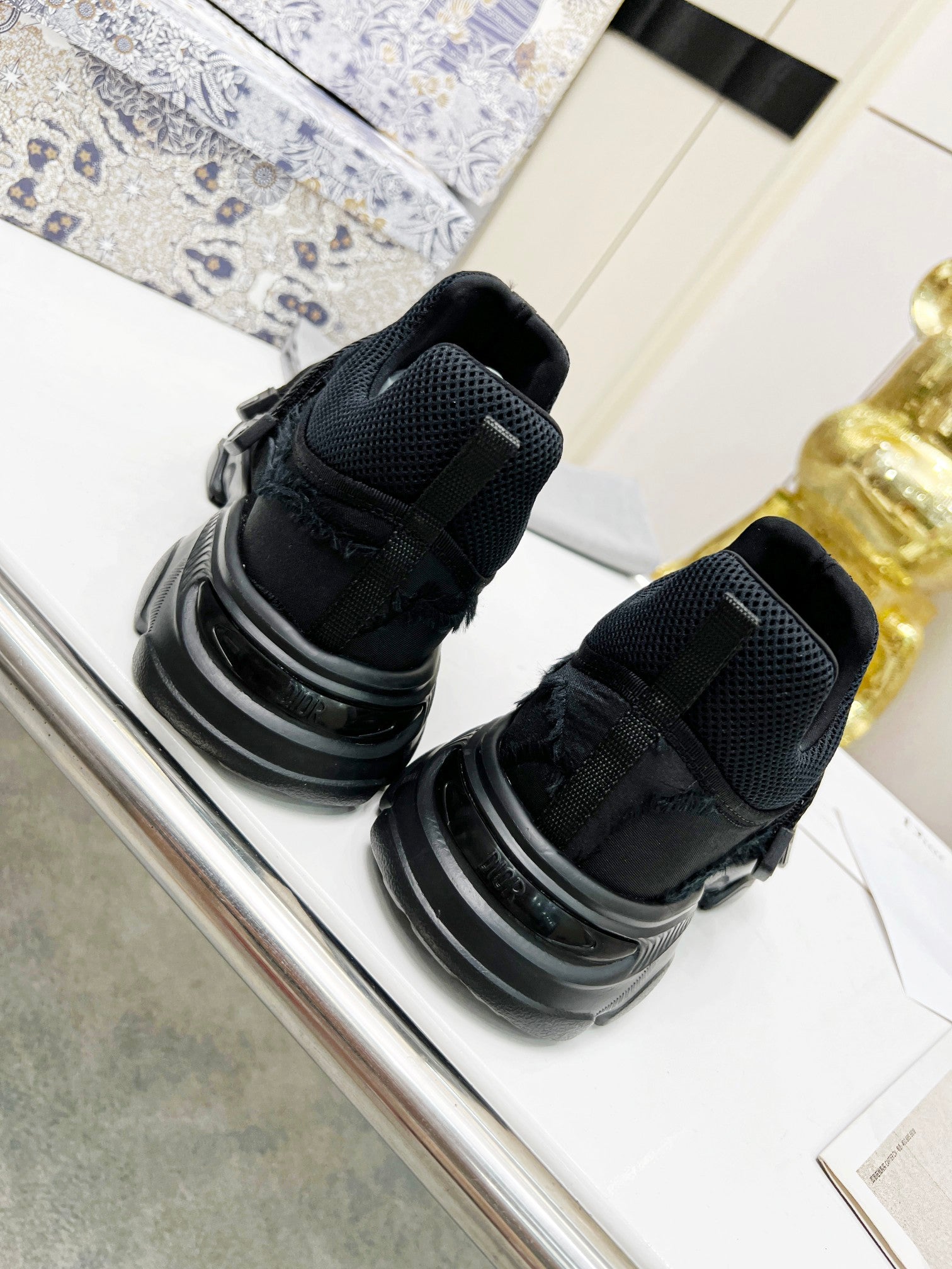 D-Sneakers