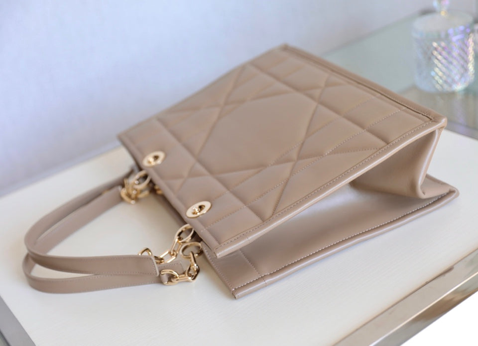 D-Book Tote