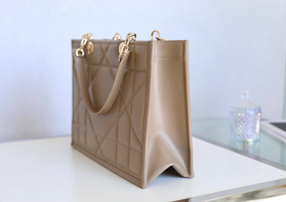 D-Book Tote