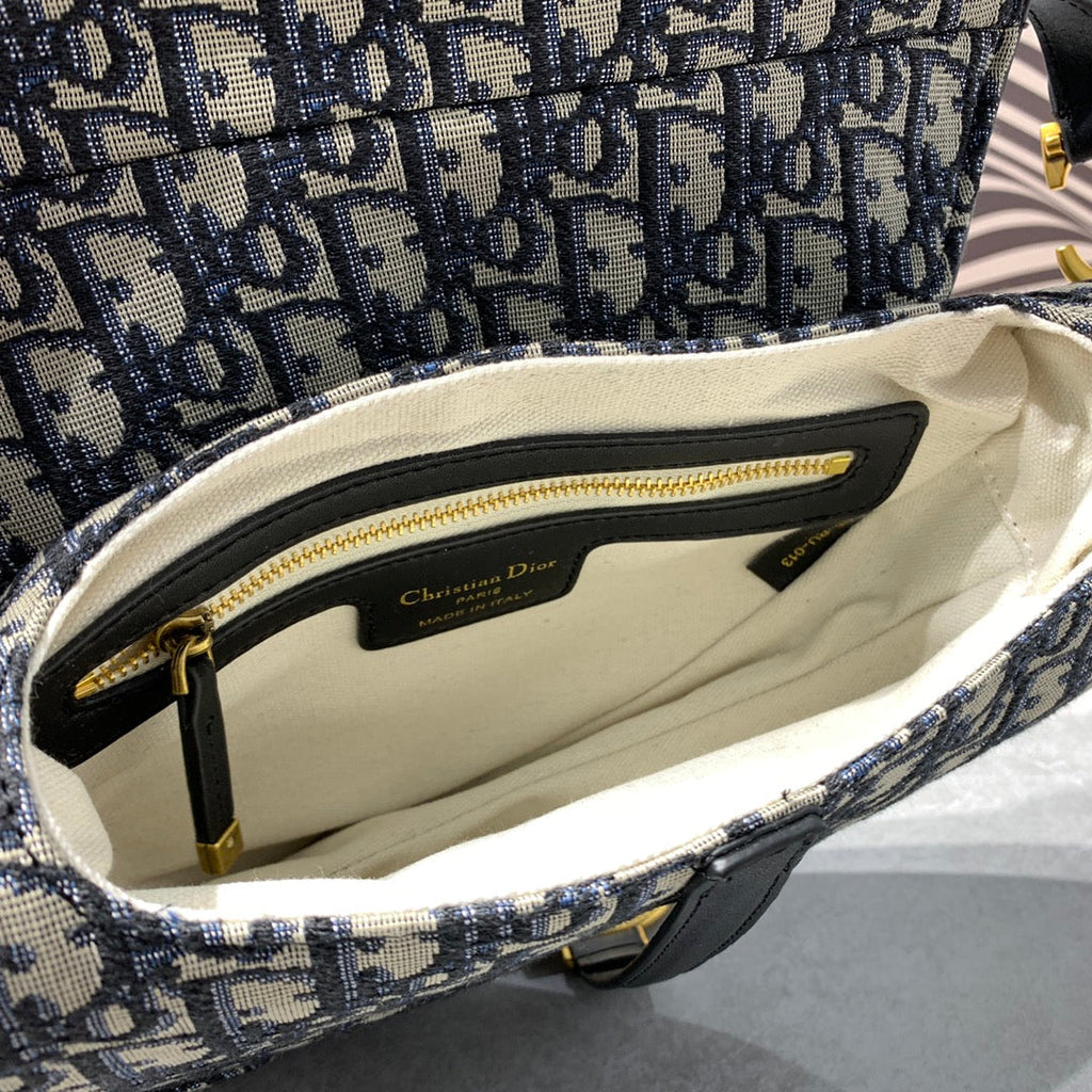 D-Saddle