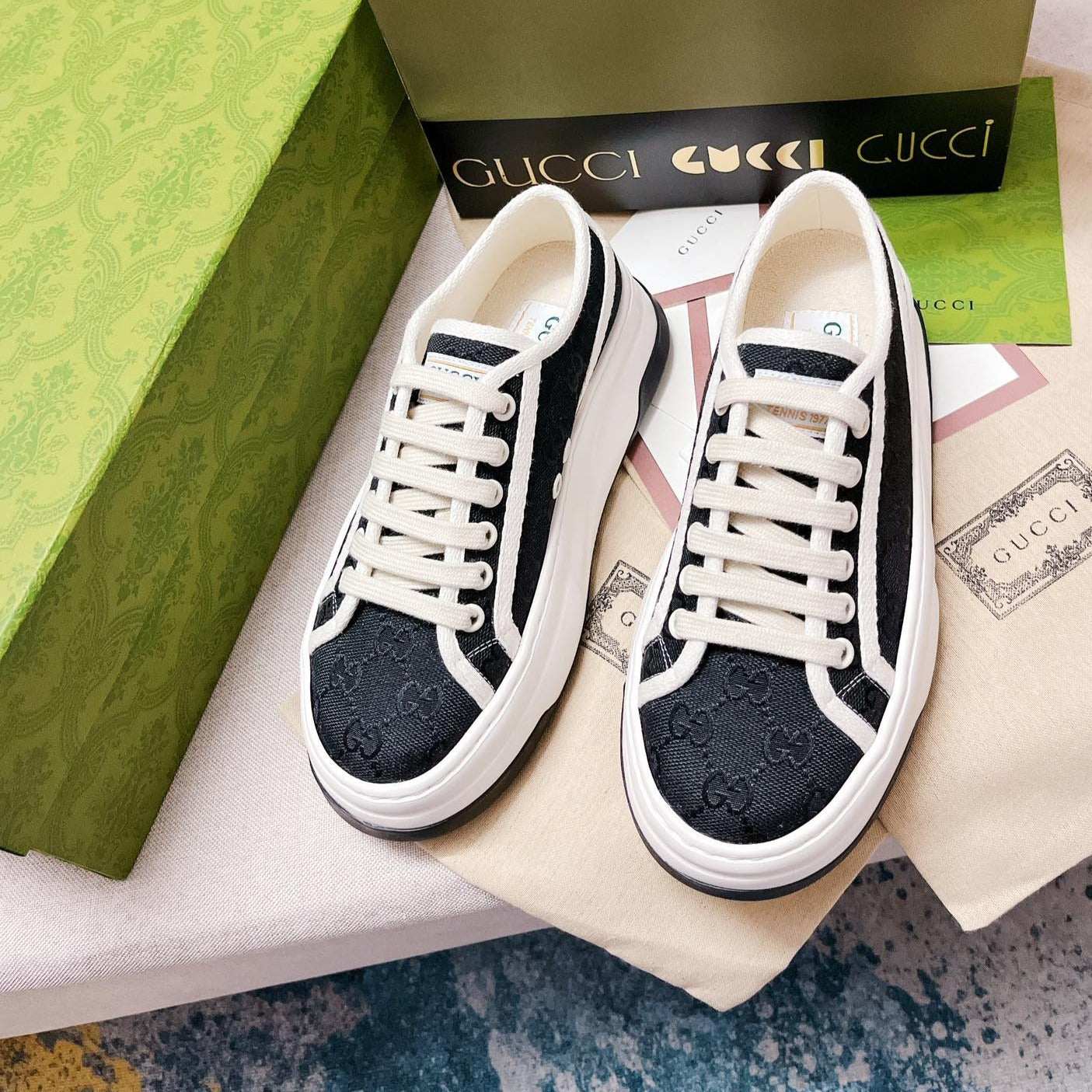 G-Sneakers