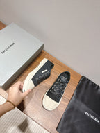 B-Sneakers