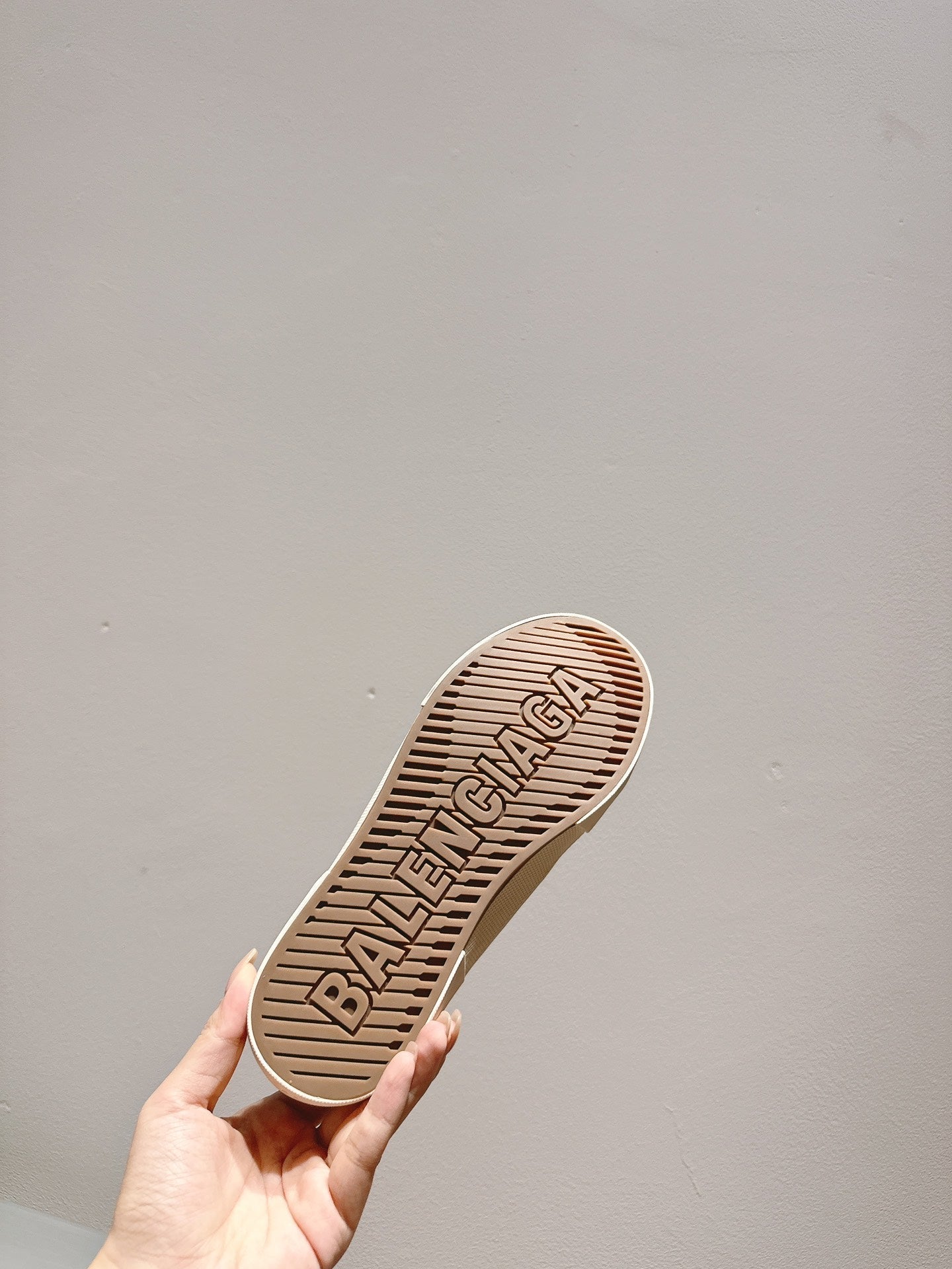 B-Sneakers
