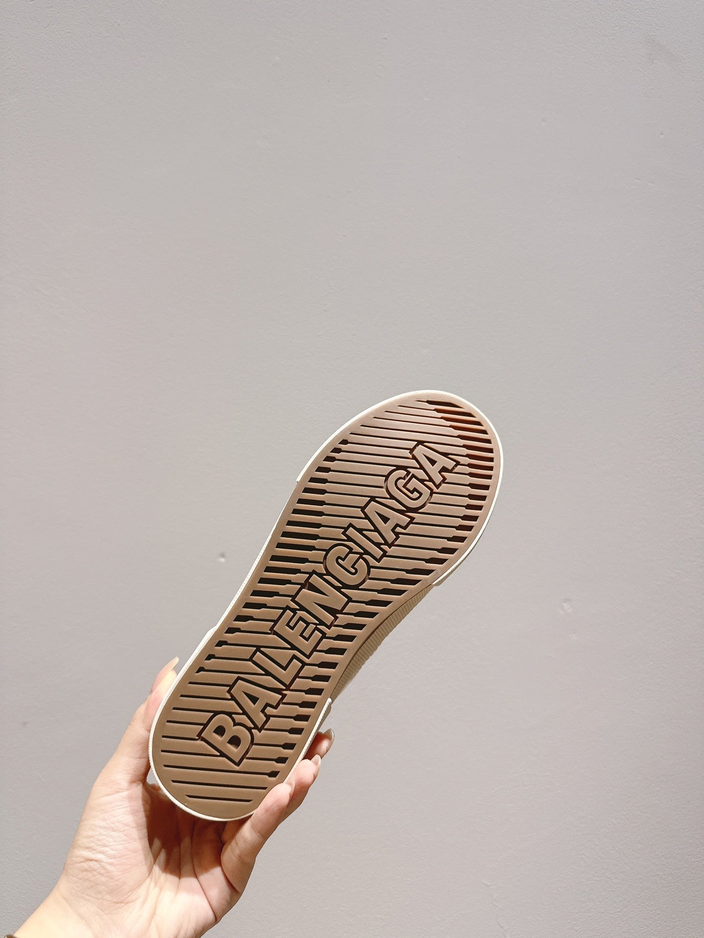 B-Sneakers
