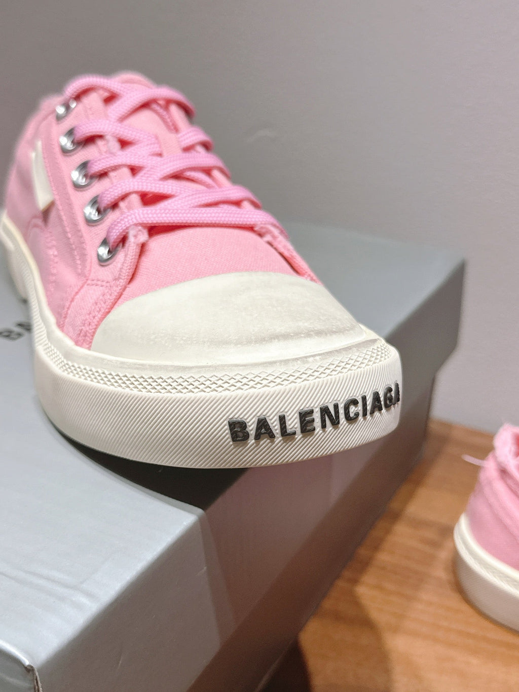 B-Sneakers
