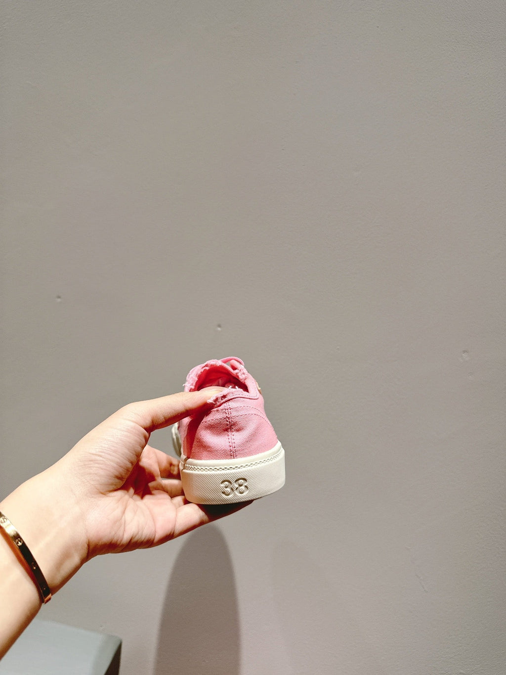 B-Sneakers