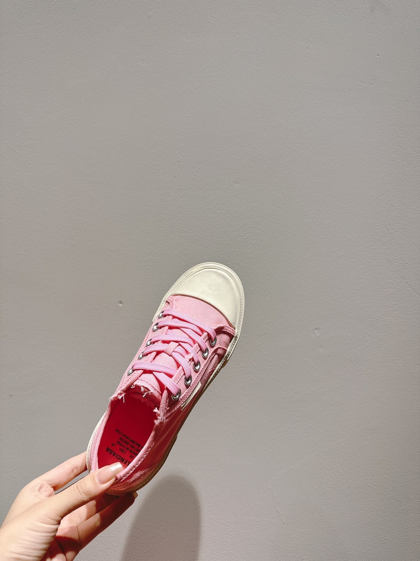 B-Sneakers