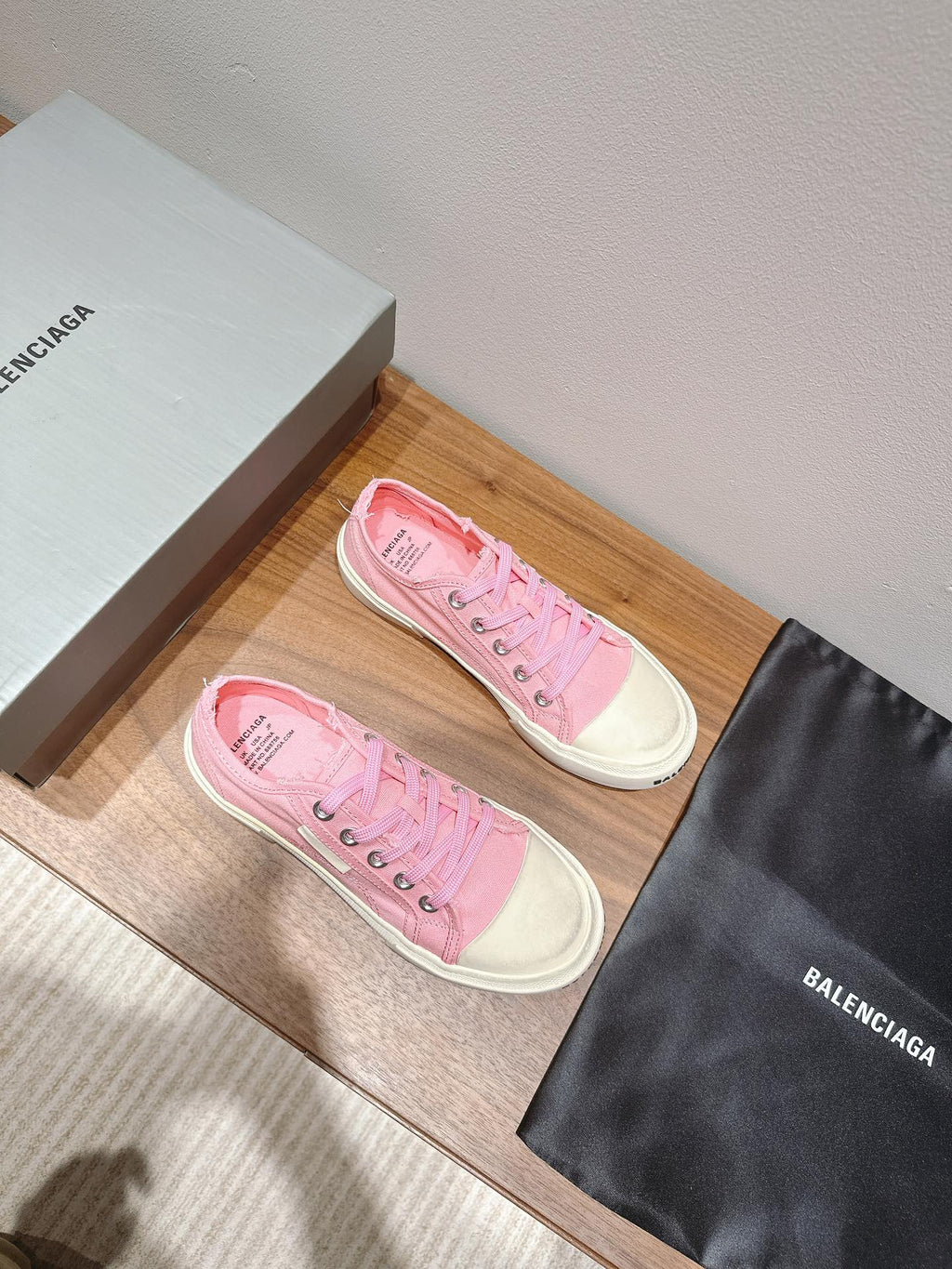 B-Sneakers
