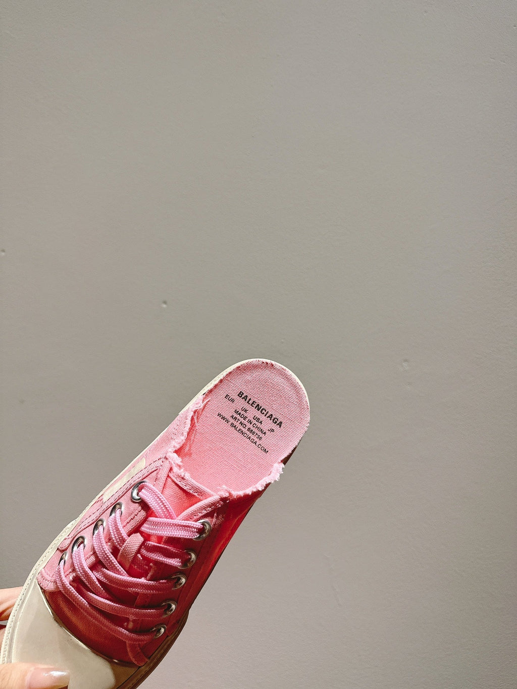 B-Sneakers