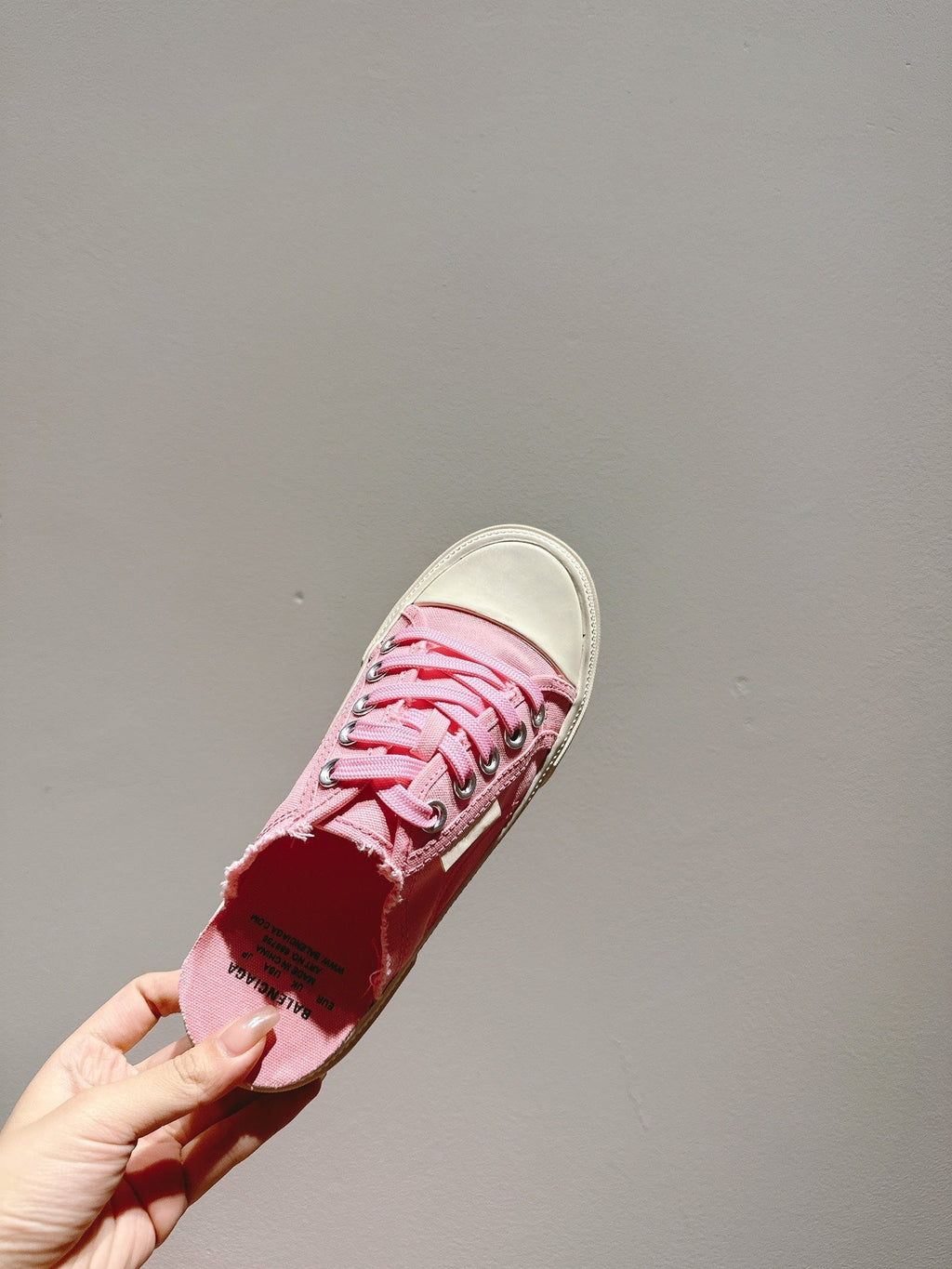 B-Sneakers