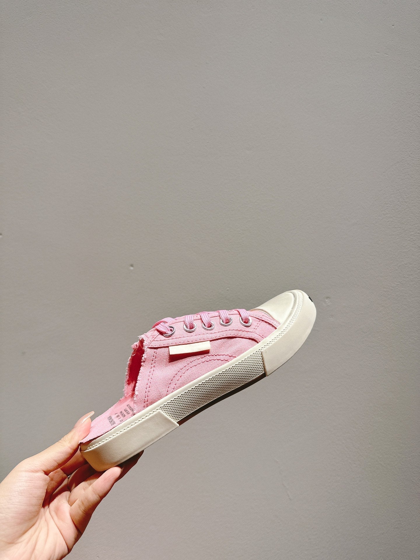 B-Sneakers