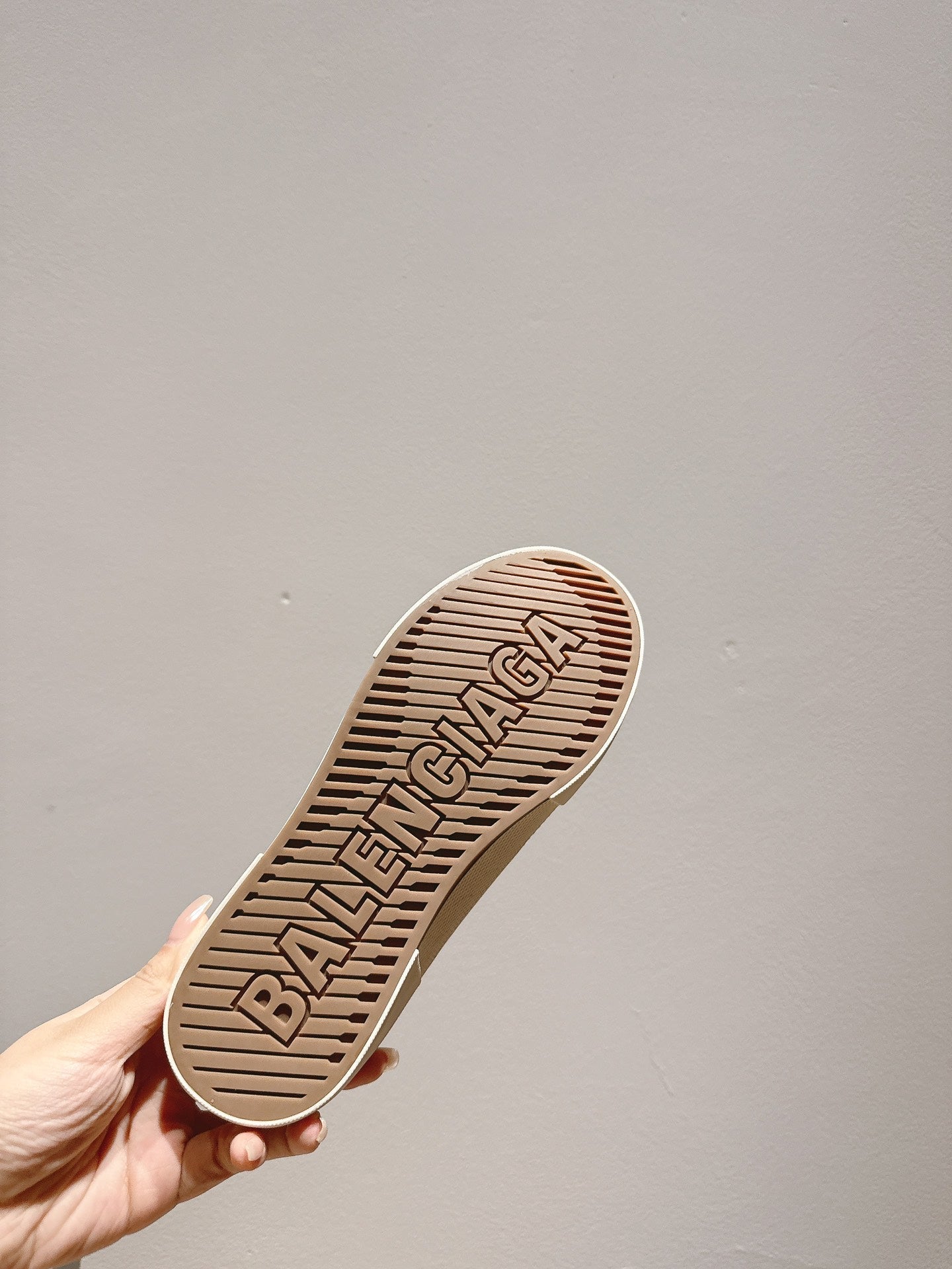 B-Sneakers