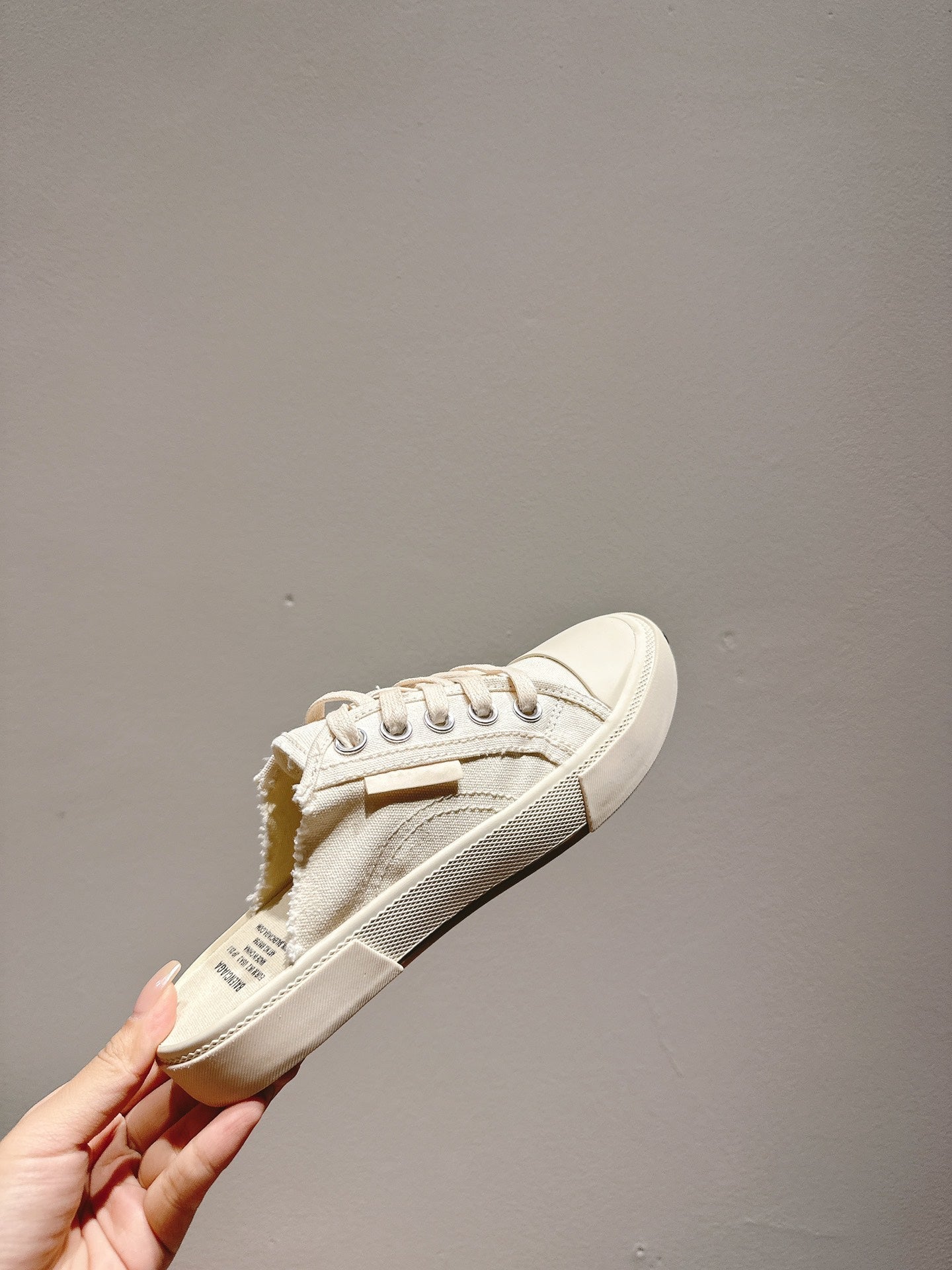 B-Sneakers