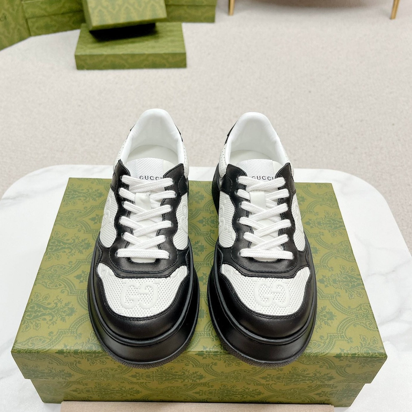 G-Sneakers