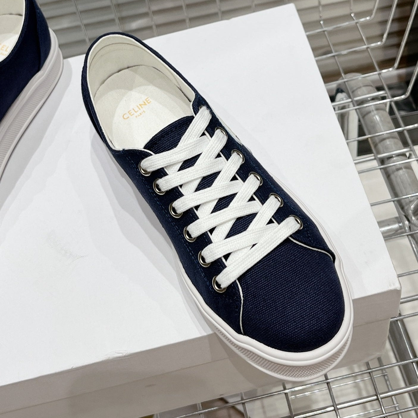 S-Sneakers
