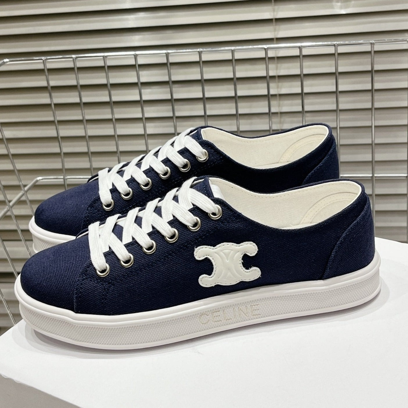 S-Sneakers