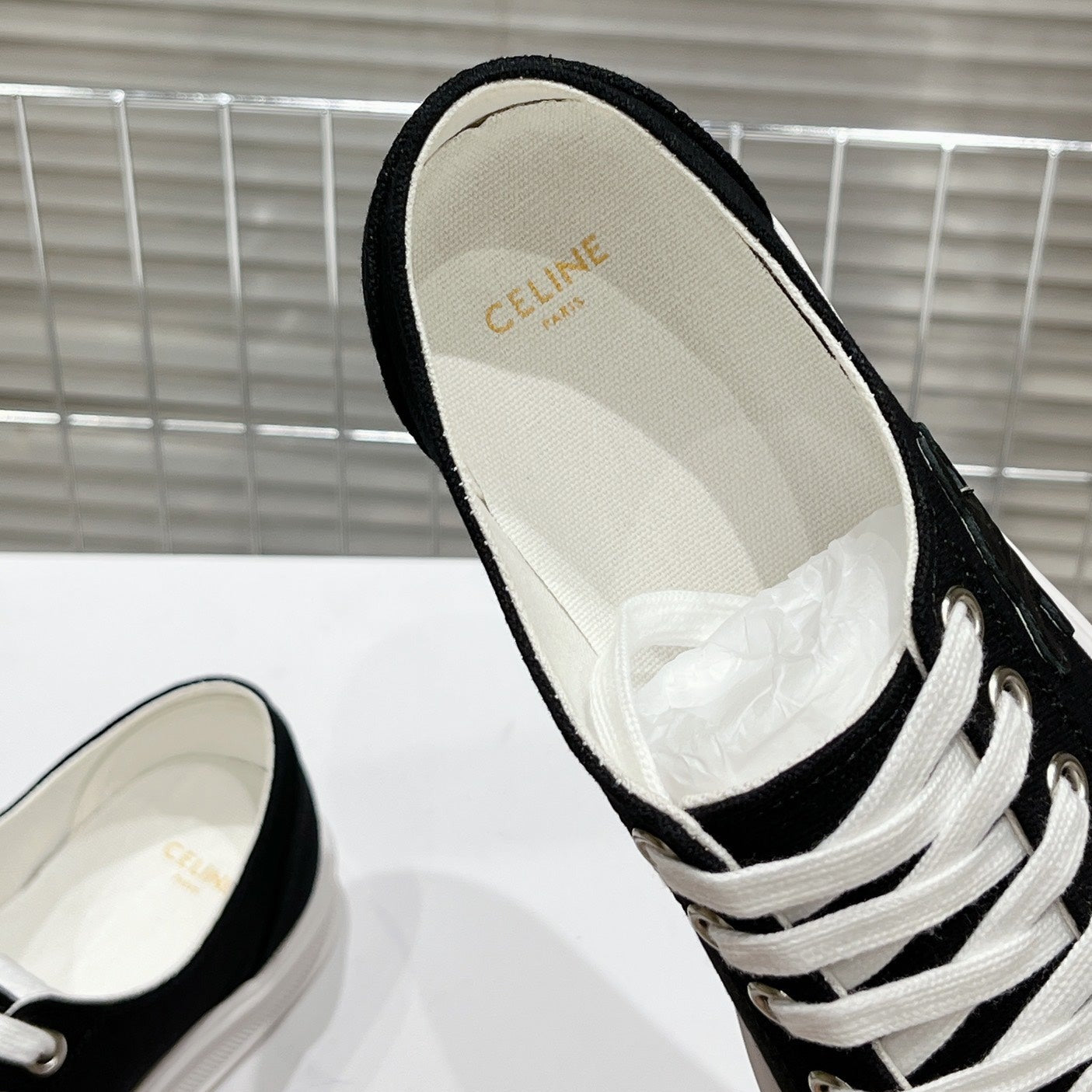 S-Sneakers