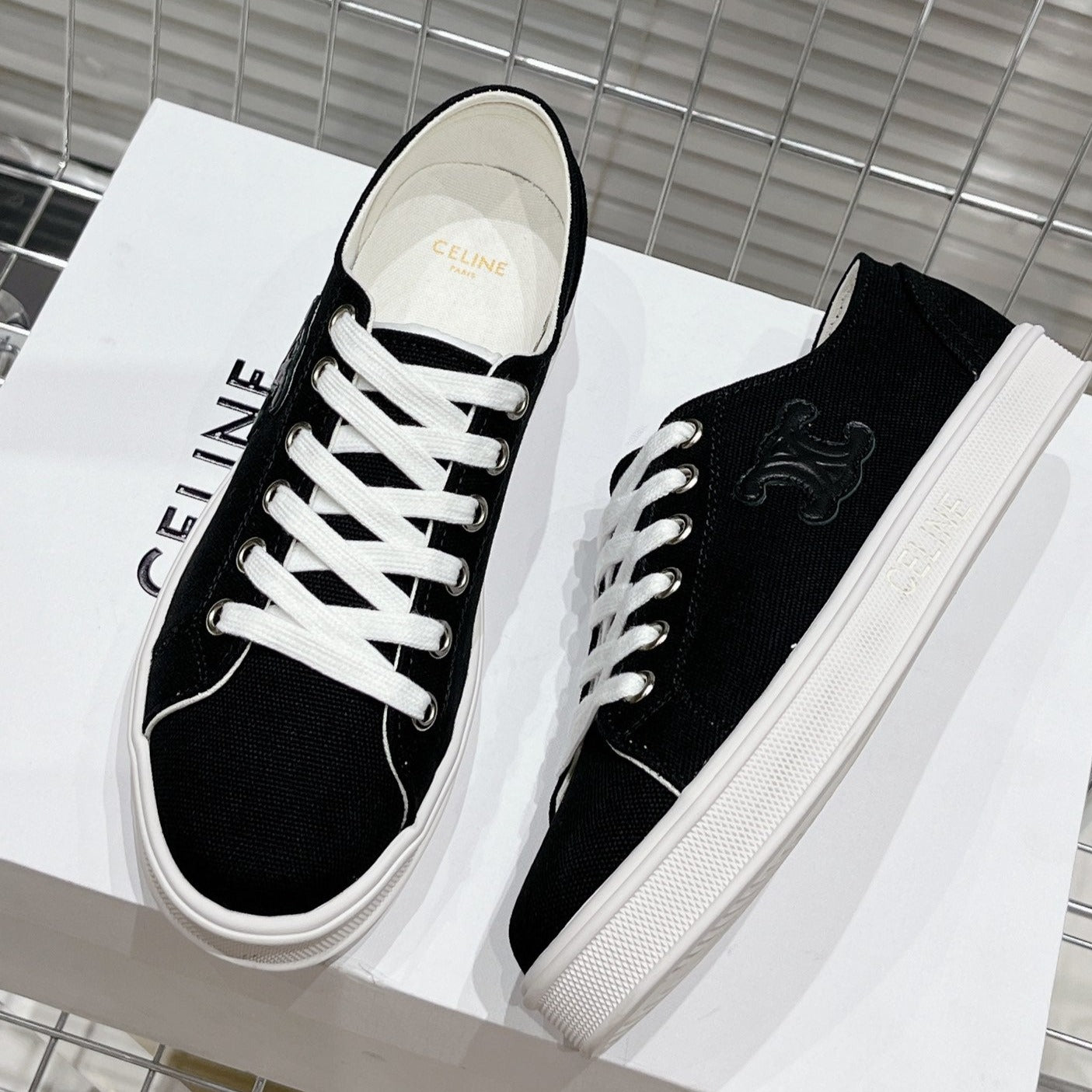 S-Sneakers