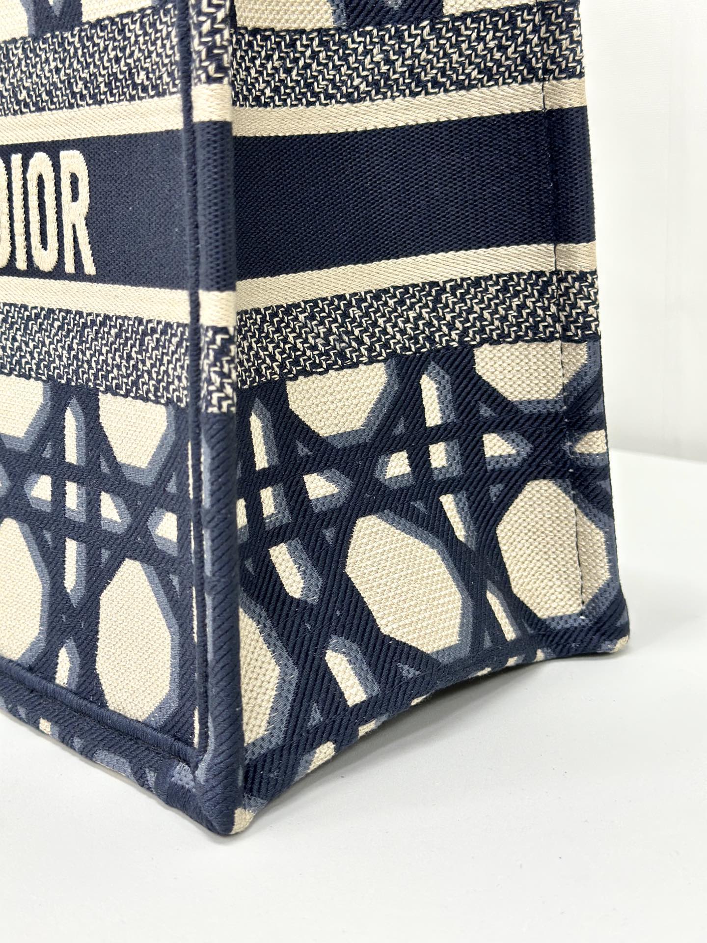 D-Book Tote