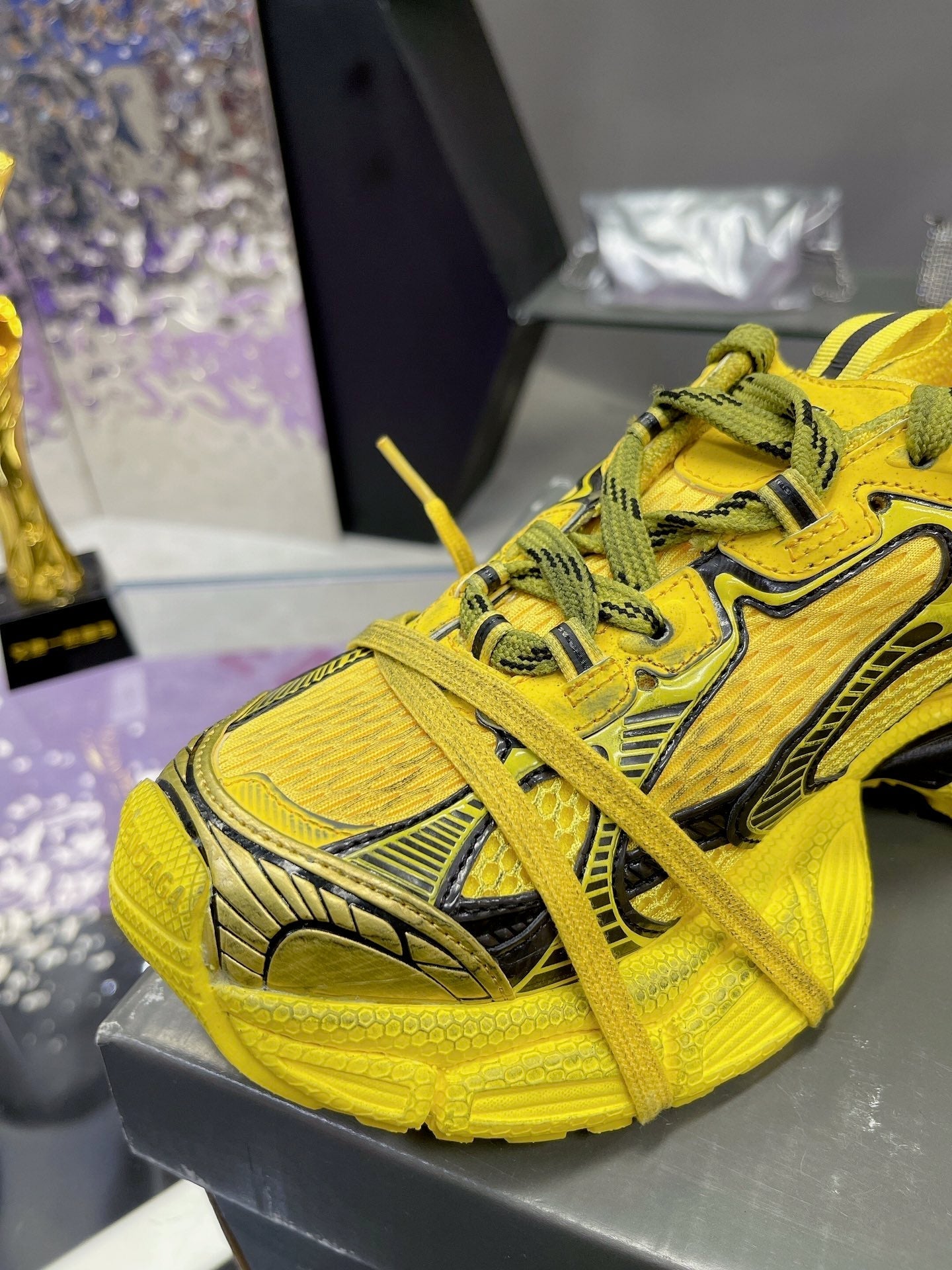B-Sneakers