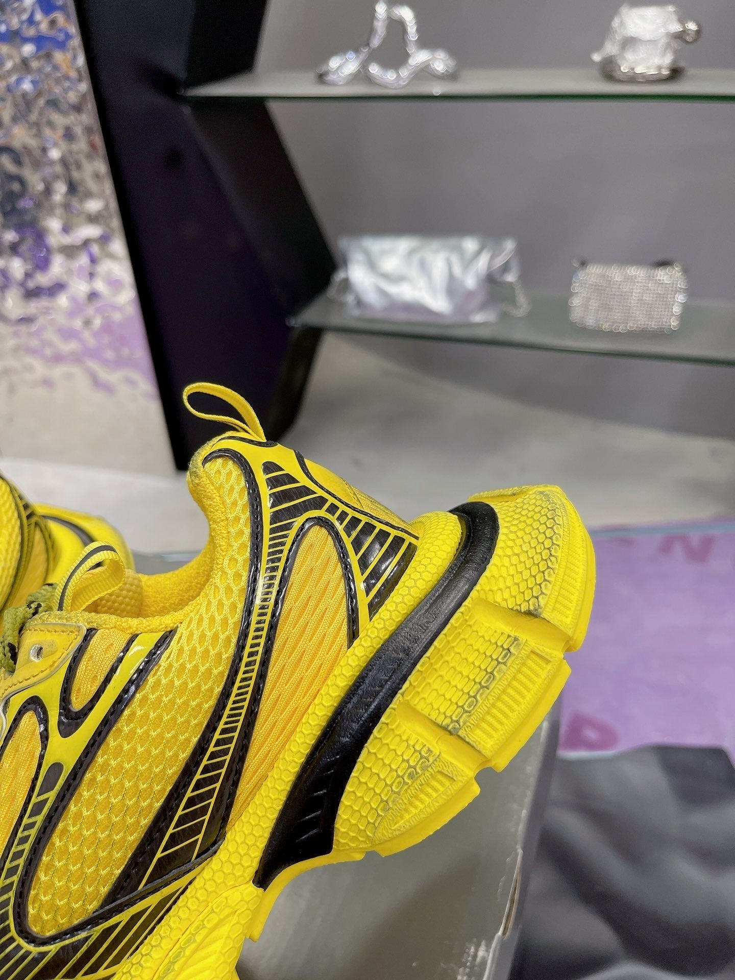 B-Sneakers