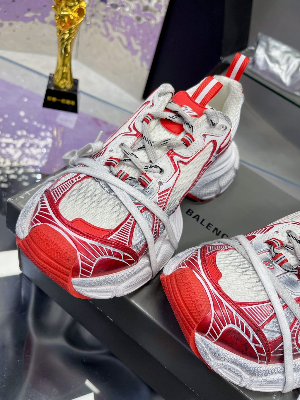 B-Sneakers