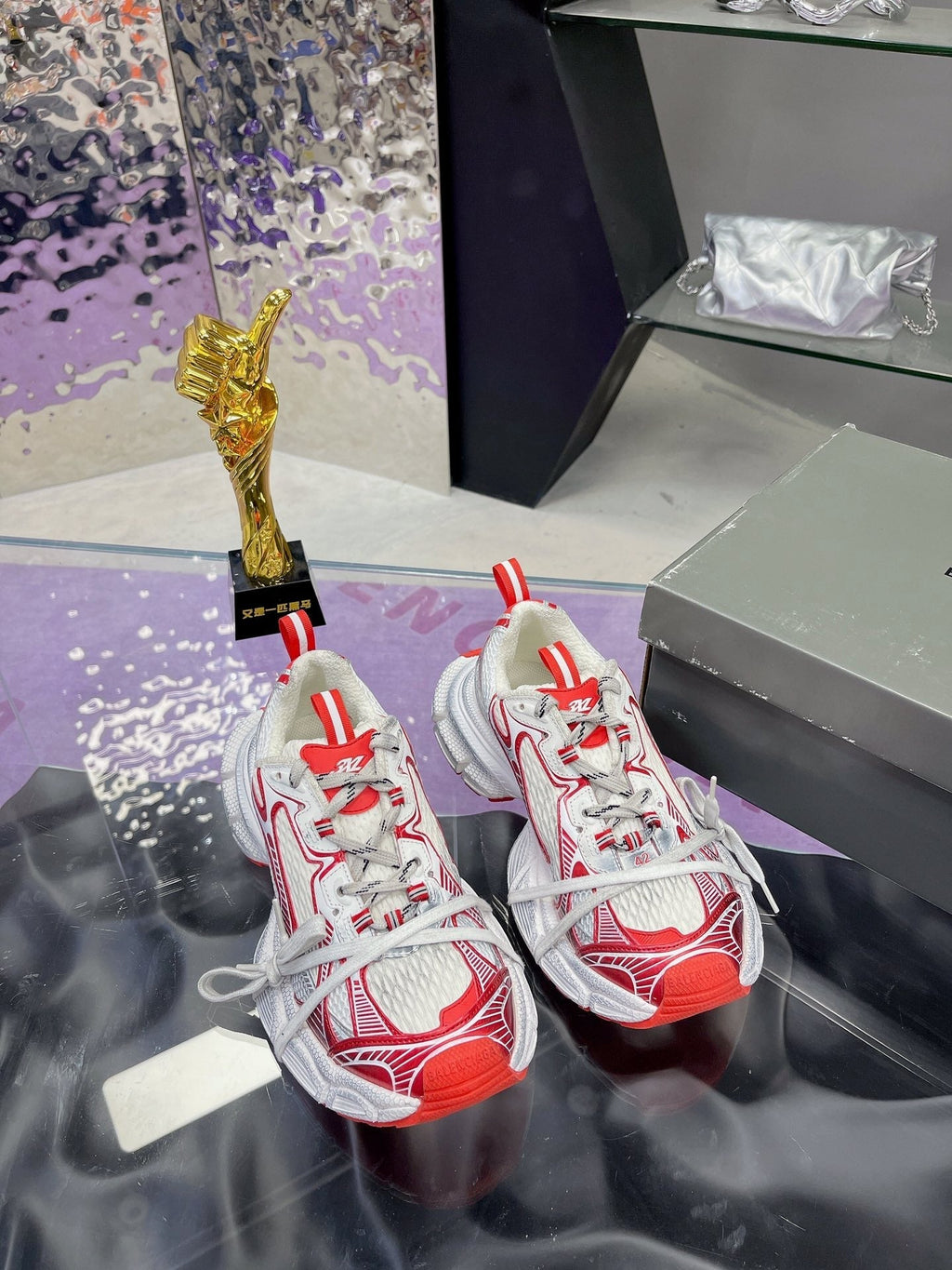B-Sneakers