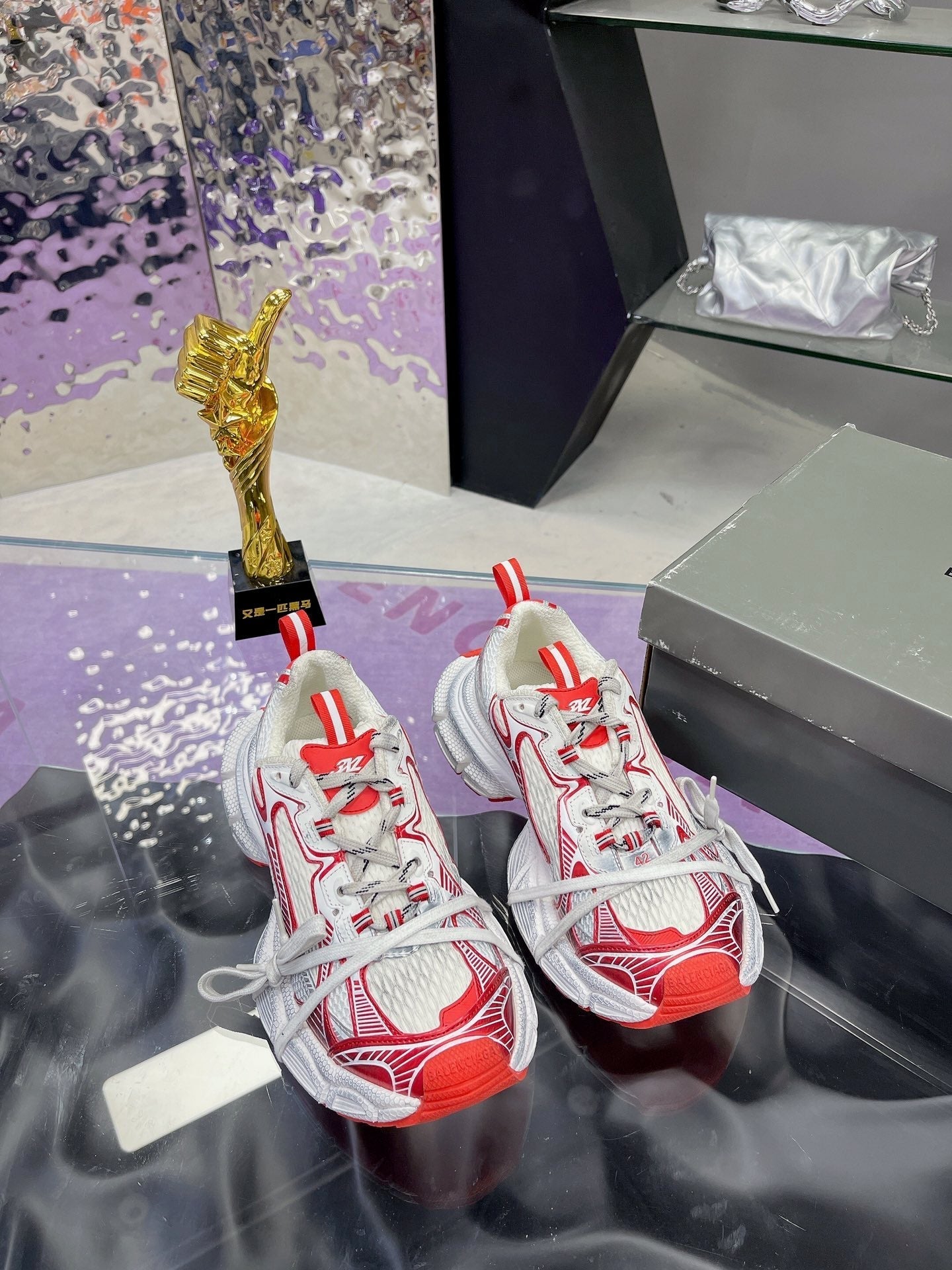 B-Sneakers
