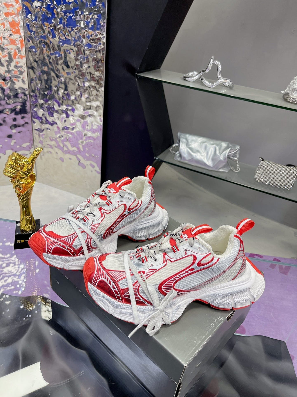 B-Sneakers