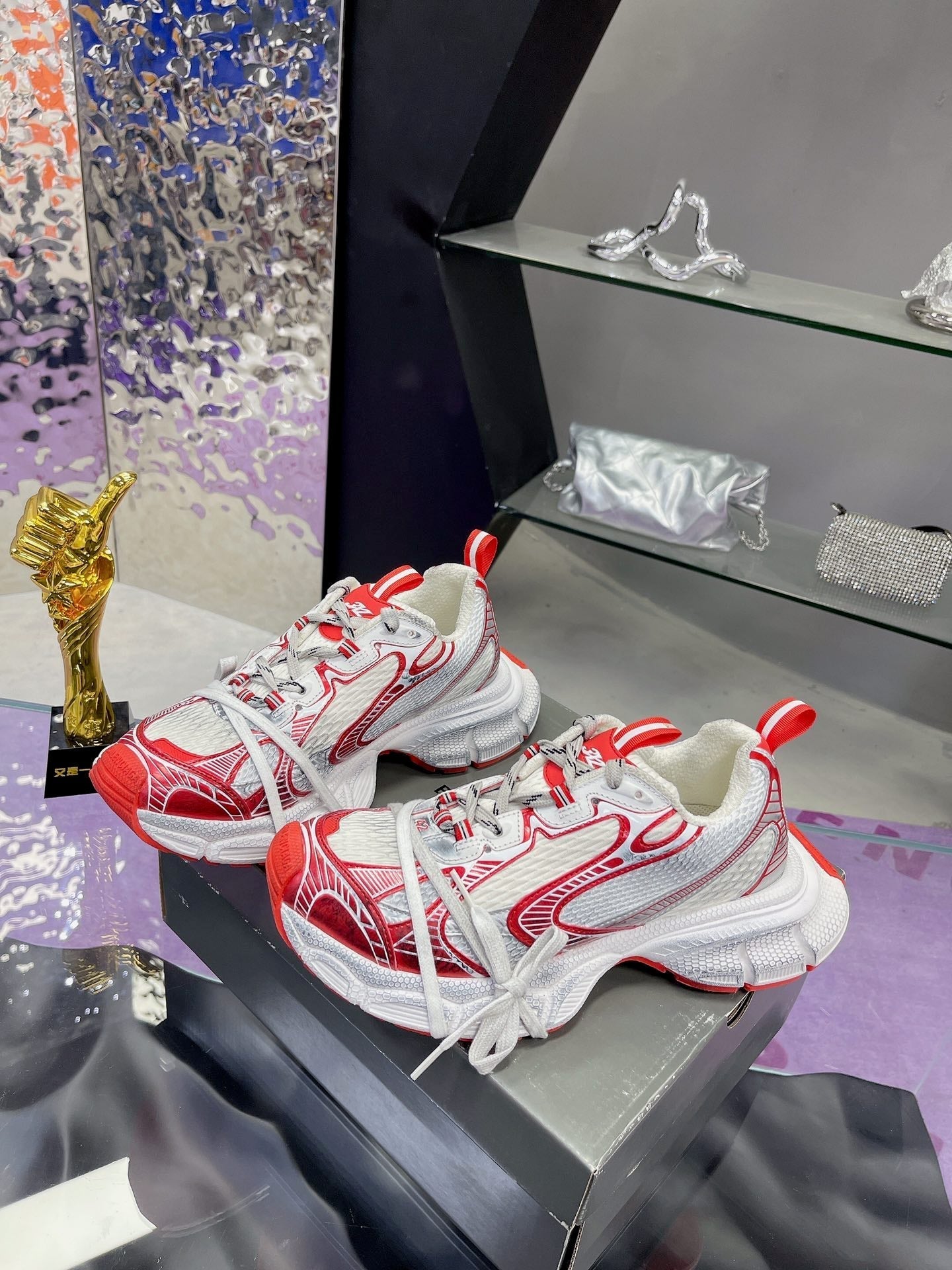 B-Sneakers