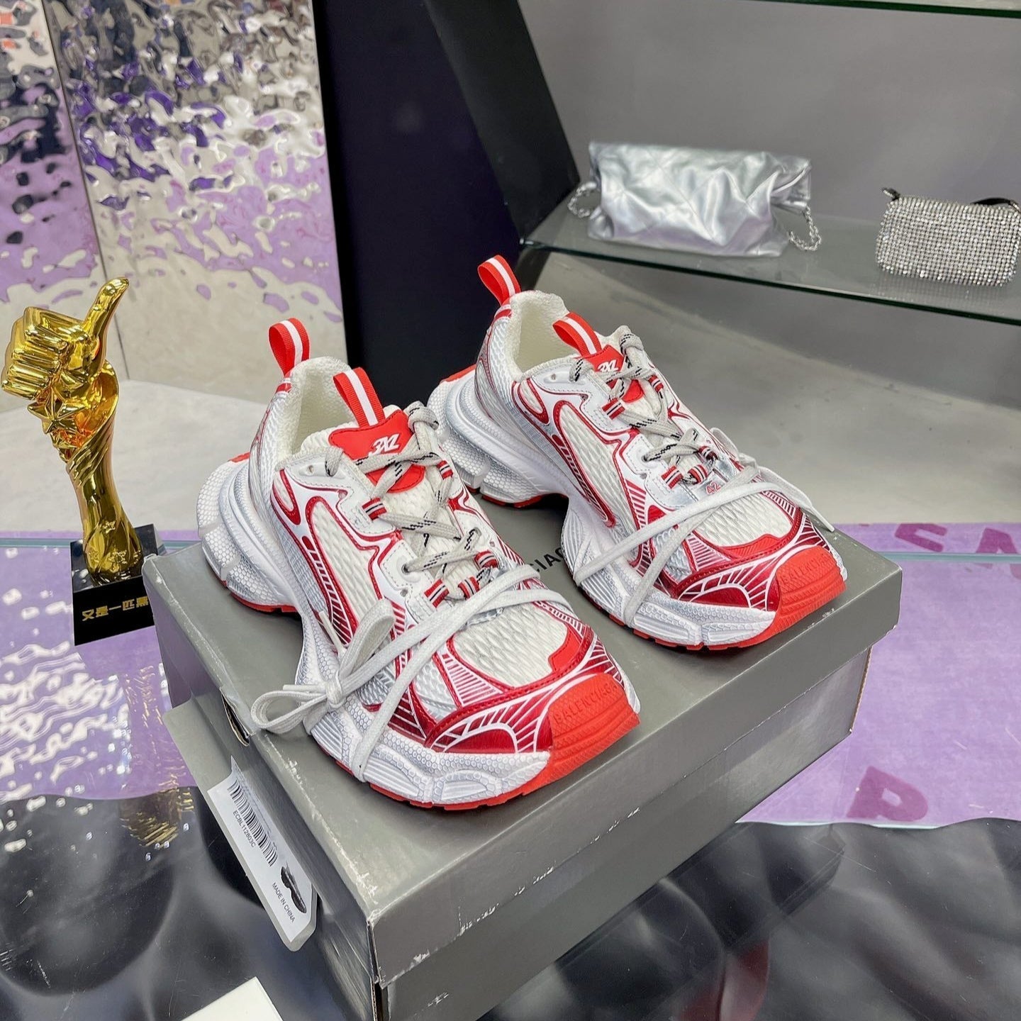 B-Sneakers