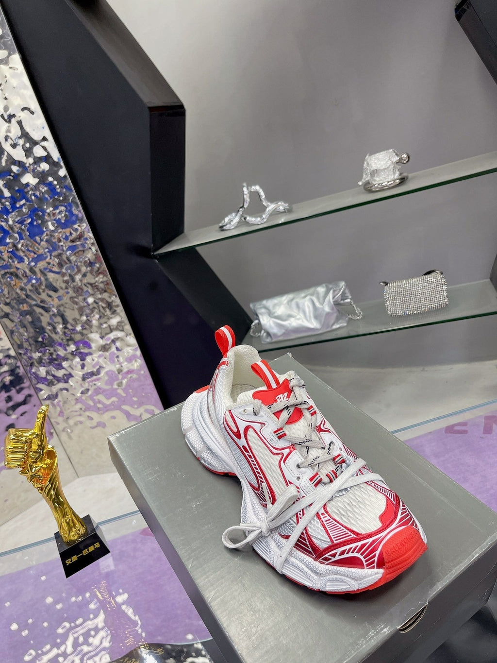B-Sneakers
