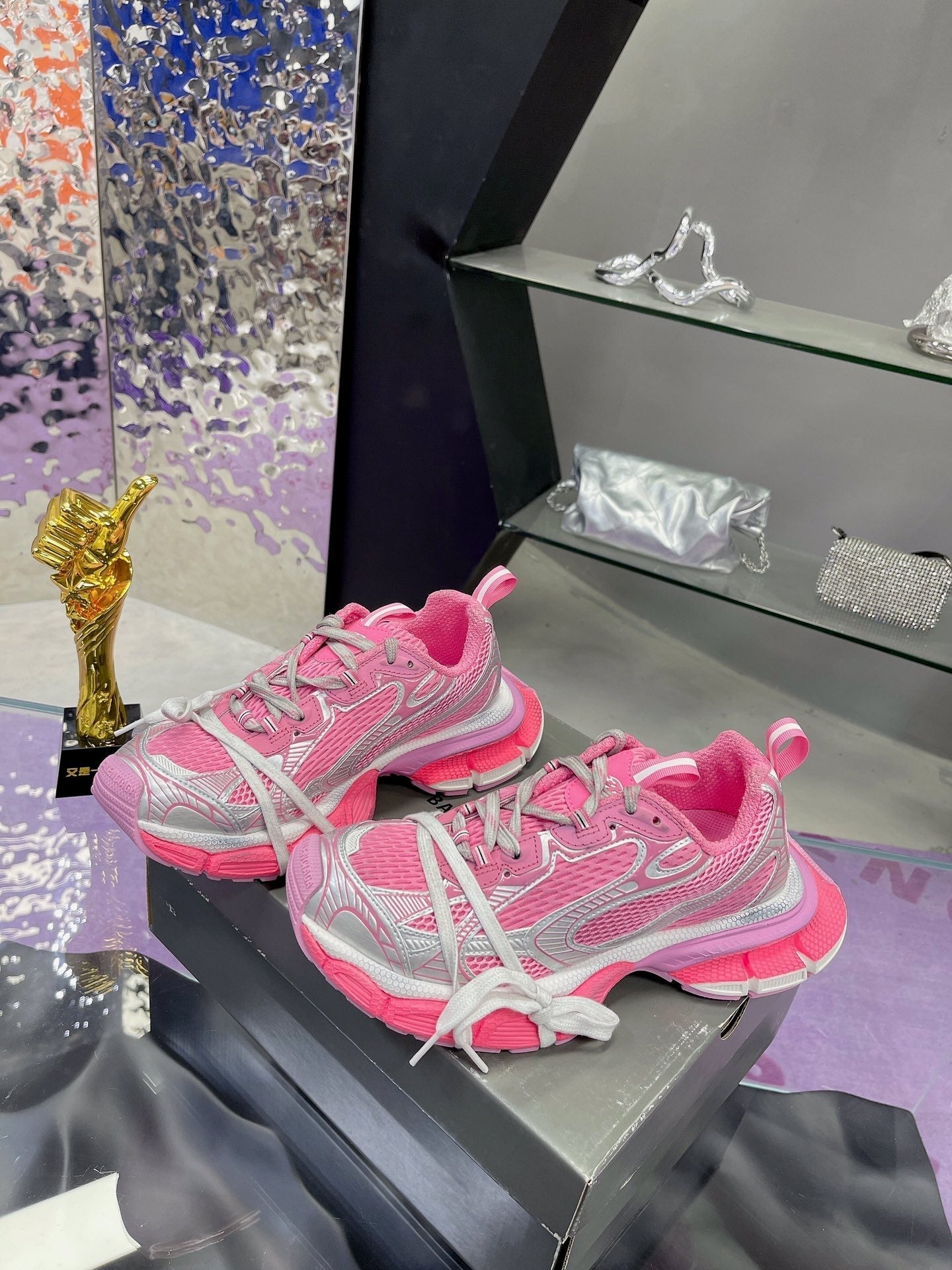 B-Sneakers