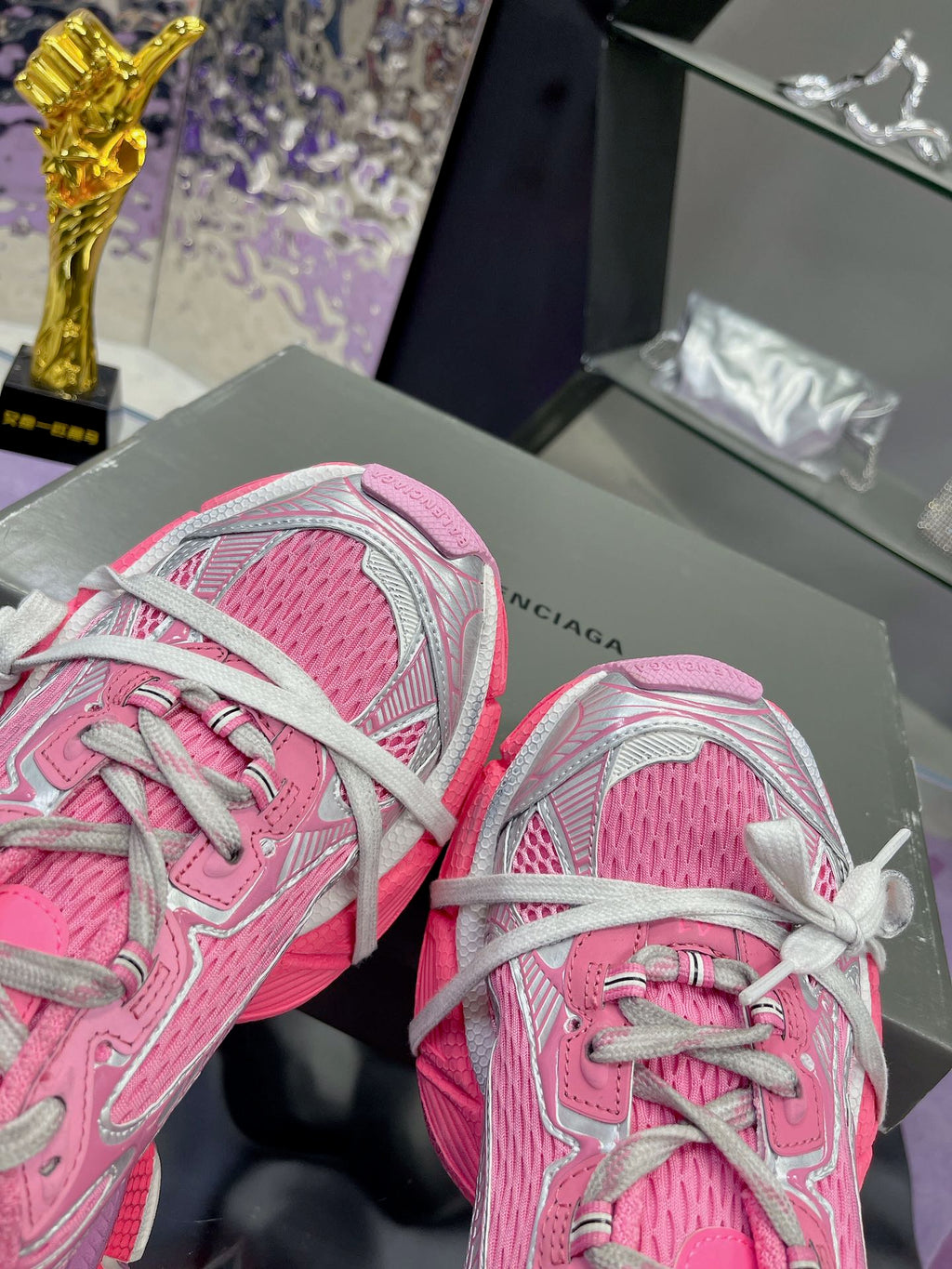 B-Sneakers