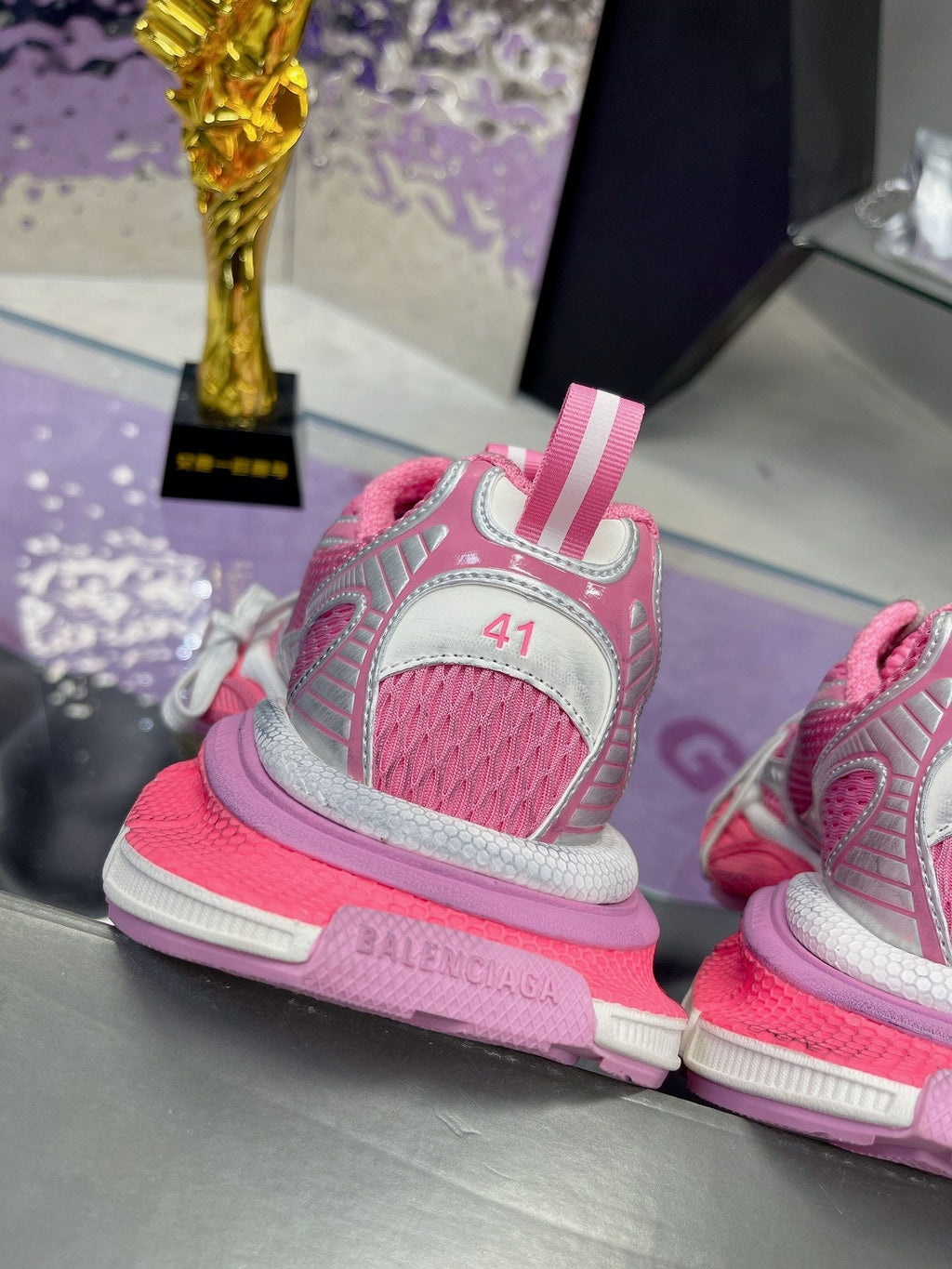 B-Sneakers