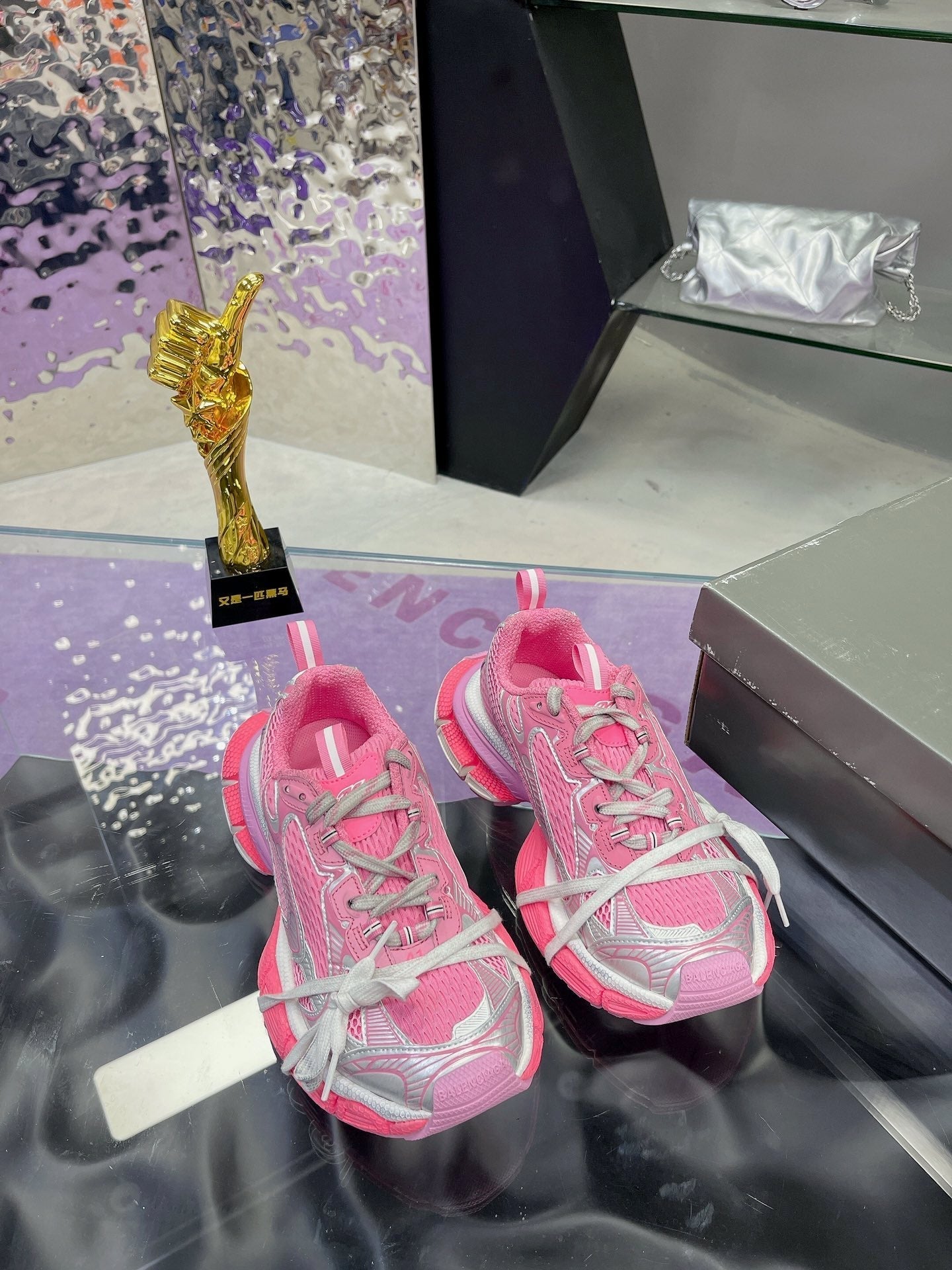 B-Sneakers