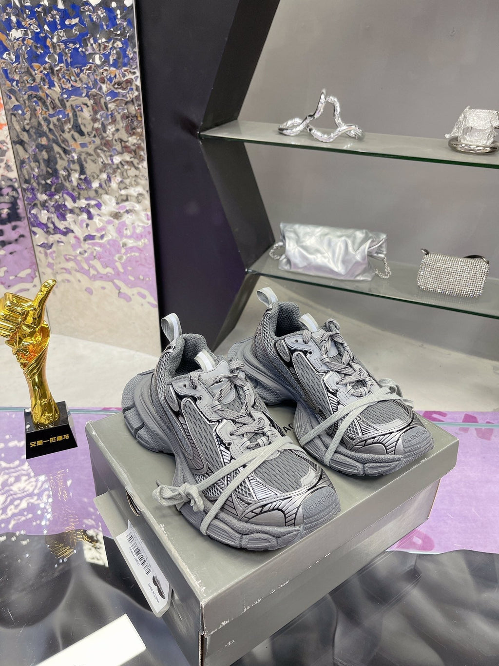 B-Sneakers