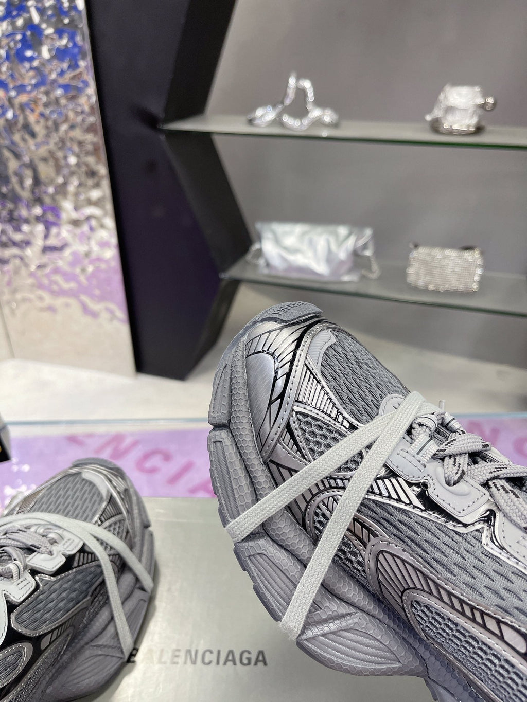 B-Sneakers