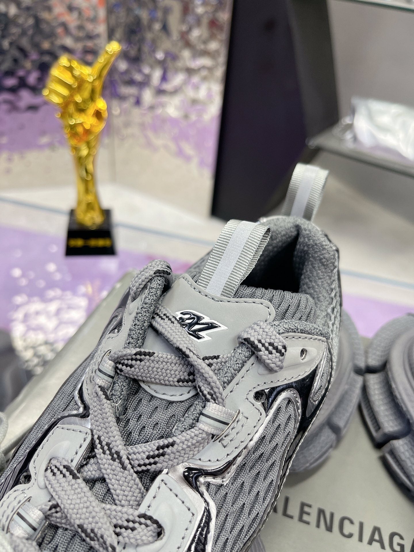 B-Sneakers