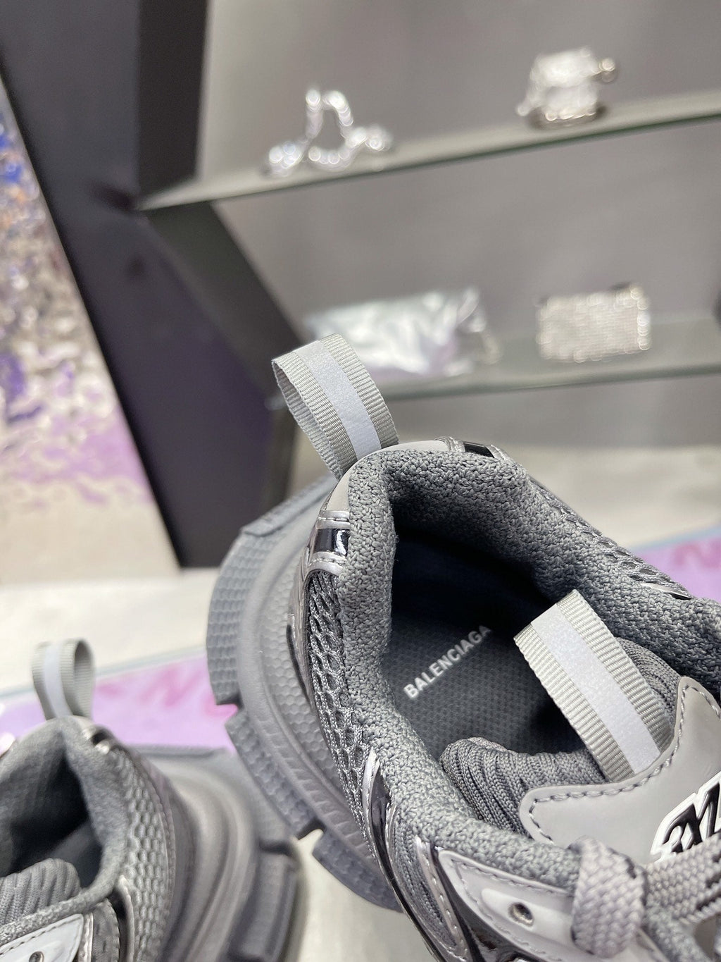 B-Sneakers