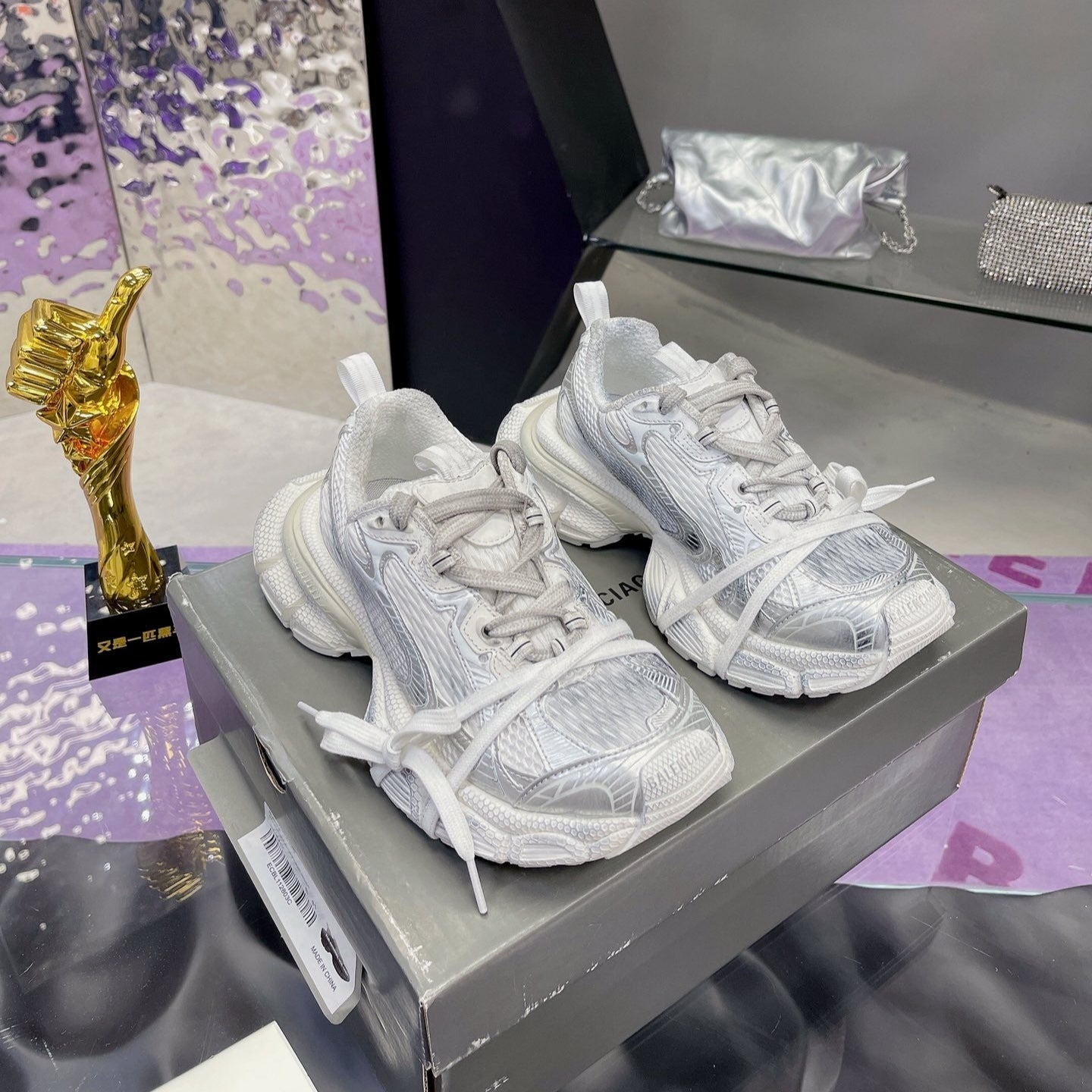 B-Sneakers