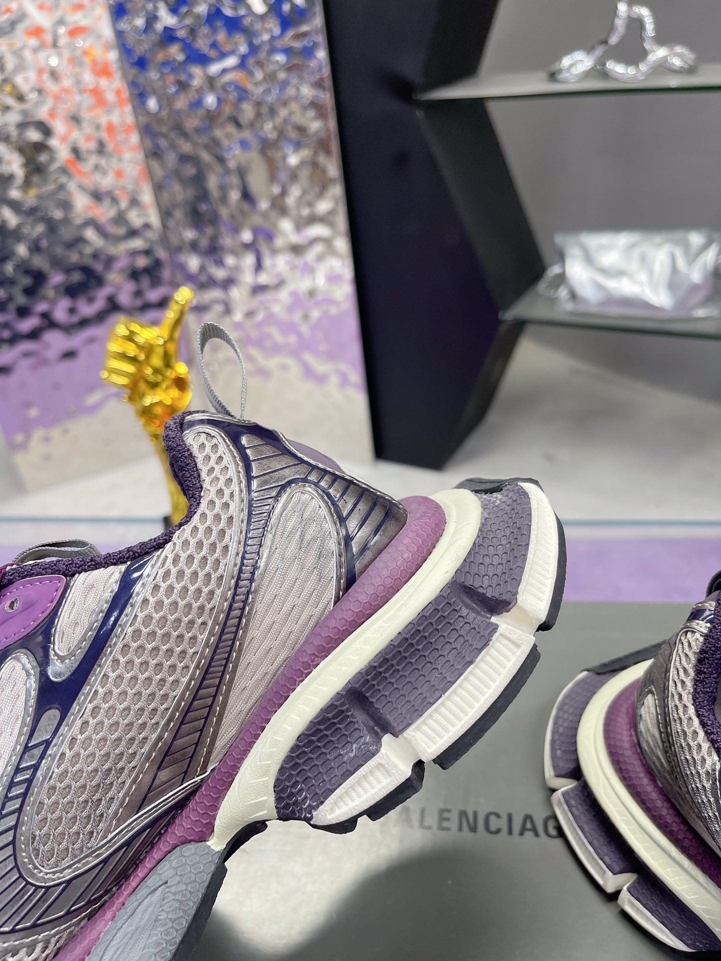 B-Sneakers