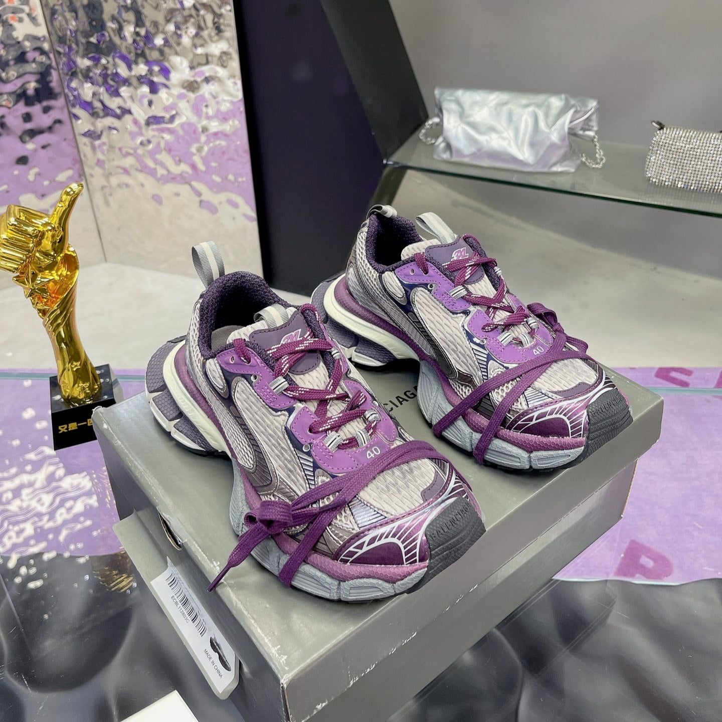 B-Sneakers