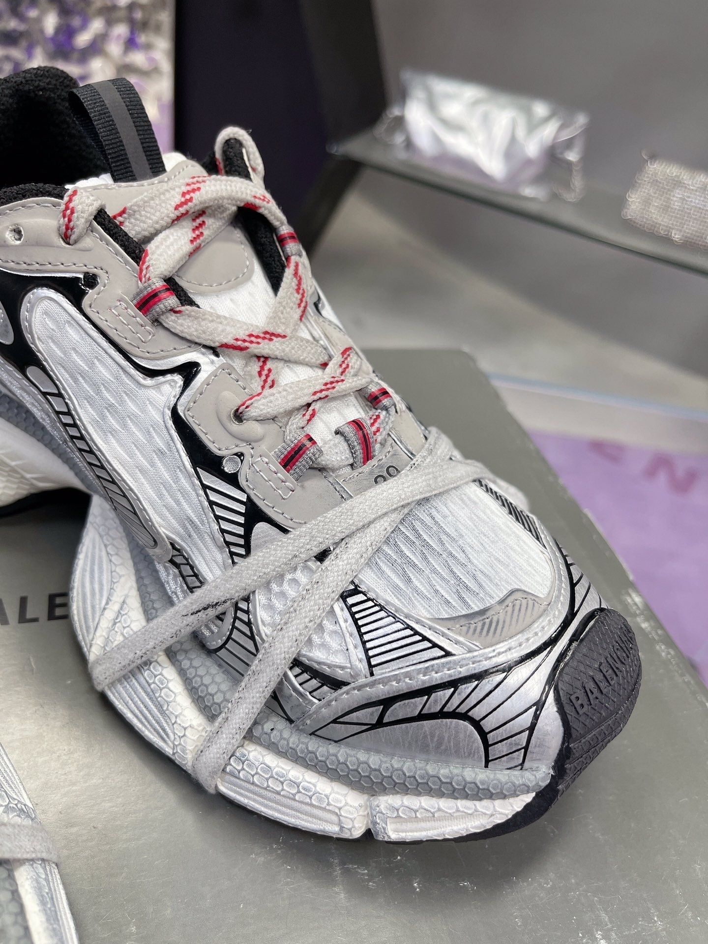 B-Sneakers