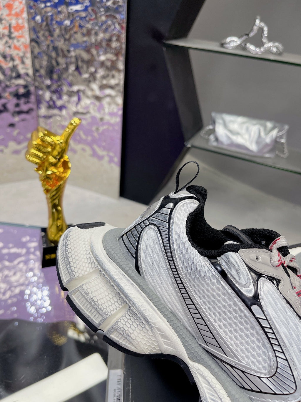 B-Sneakers