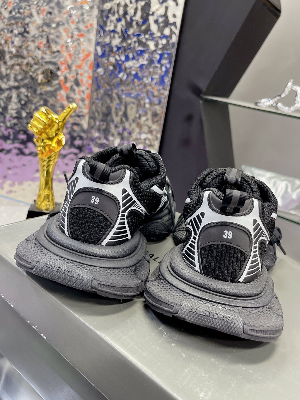 B-Sneakers