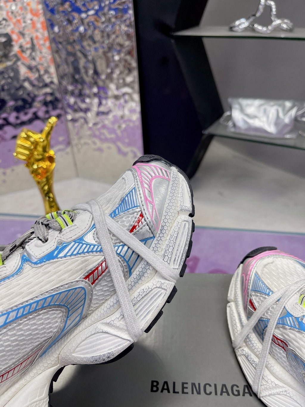 B-Sneakers